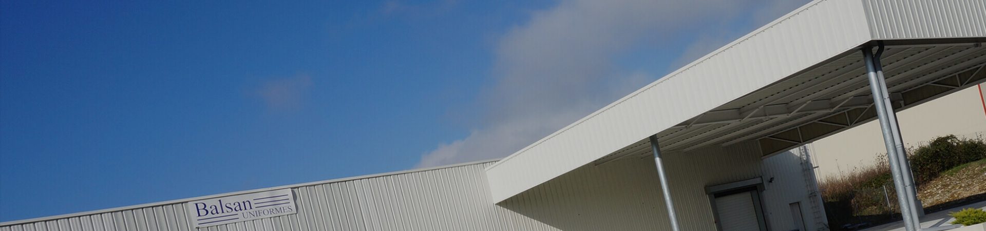 Photo illustratrice de la période de 1970 à 2012 : l'entreprise Kupertino Technology spécialiste de l'uniforme